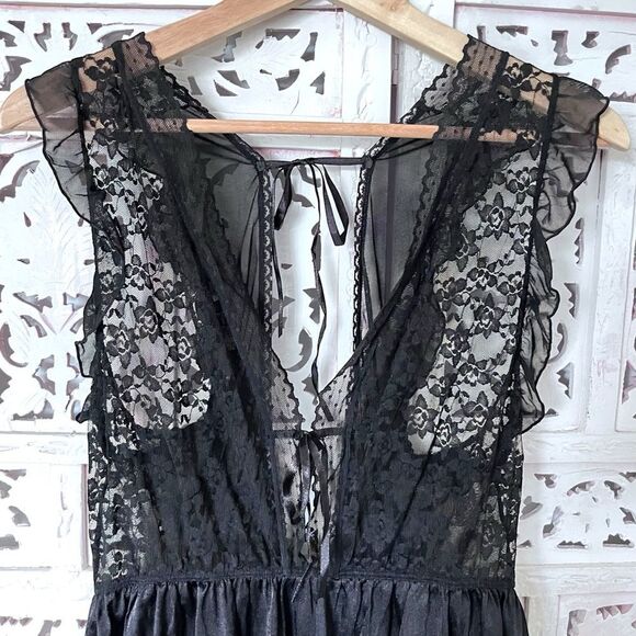 Vintage Lace Lingerie Top - Picture 3 of 7